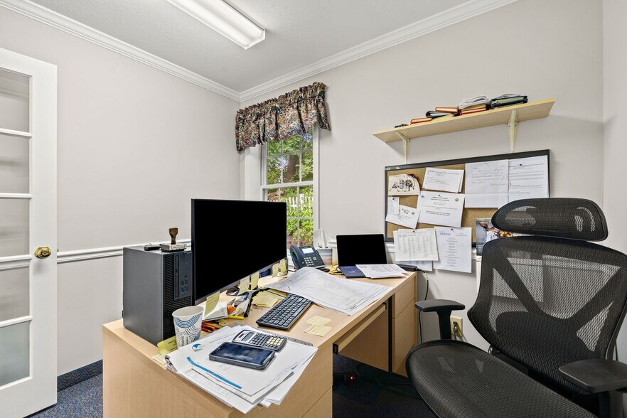 More Photos Of 15 Garden Rd, Plaistow Office For Sale