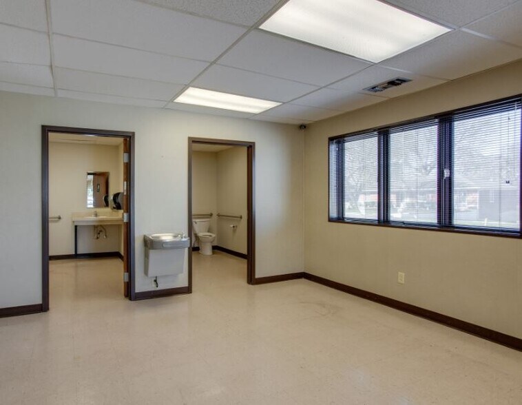 More Photos Of 1400 Hatcher Ln, Columbia Healthcare For Lease