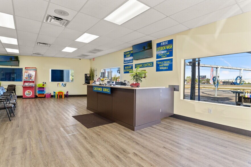 More Photos Of 1108 Commercial Way, Spring Hill Freestanding For Sale