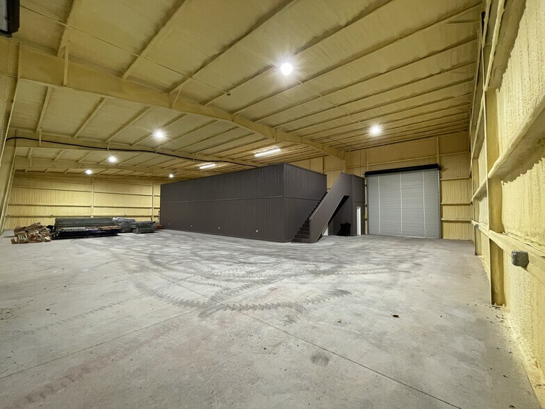 More Photos Of 606 Mill Run, Kerrville Warehouse For Lease