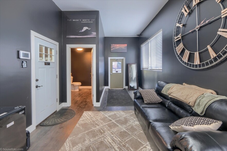 More Photos Of 5482 Miller Rd, Swartz Creek Auto Repair For Sale