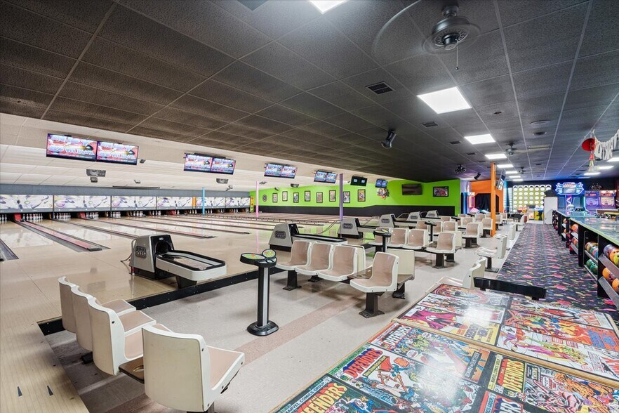 More Photos Of 1490 Highway 412 W, Siloam Springs Bowling Alley For Sale