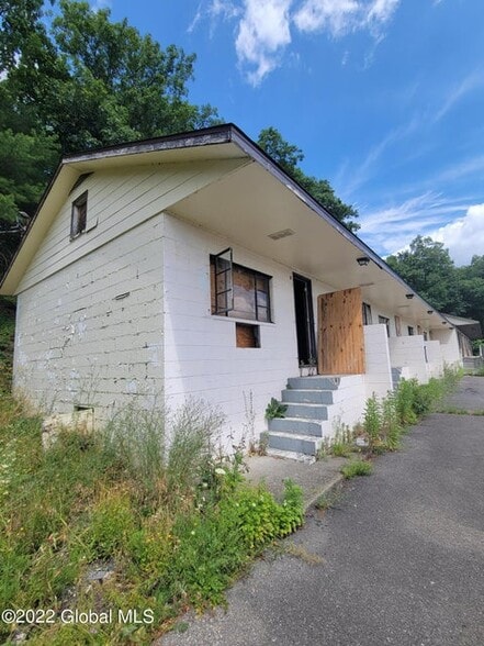 More Photos Of 9071 US Route 9W, Athens Hotel For Sale