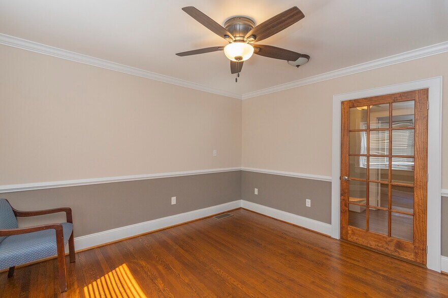 More Photos Of 2006 N Main St, Anderson Office For Sale