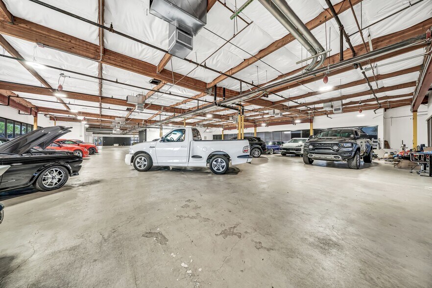More Photos Of 14505 N Hayden Rd, Scottsdale Light Distribution For Lease