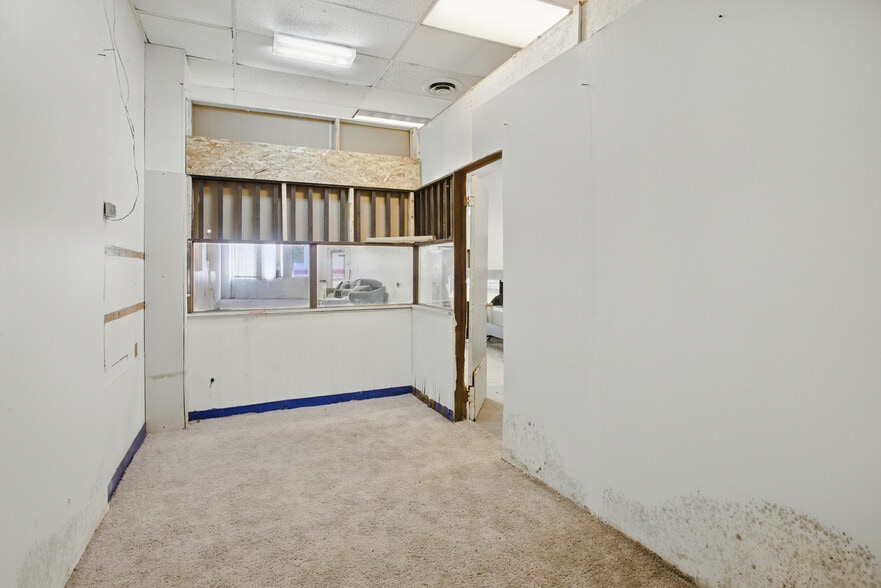 More Photos Of 14049-14051 Gratiot Ave, Detroit Storefront Retail Office For Sale