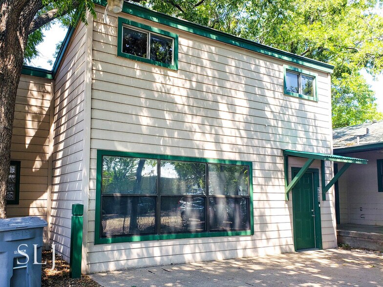 More Photos Of 3519 Miles St, Dallas Loft Creative Space For Lease