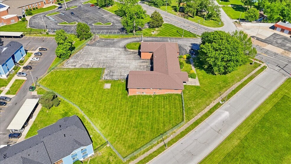 More Photos Of 8540 Blue Ridge Blvd, Kansas City Office For Sale