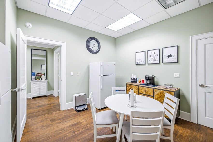 More Photos Of 5784 Chumuckla Hwy, Pace Freestanding For Lease