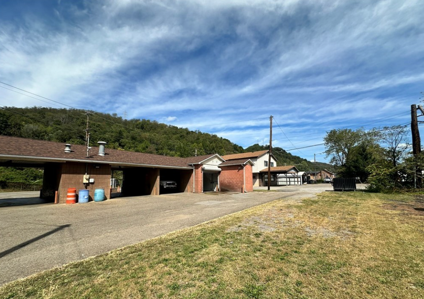 Primary Photo Of 205 Wells Ave, Wellsville Carwash For Sale