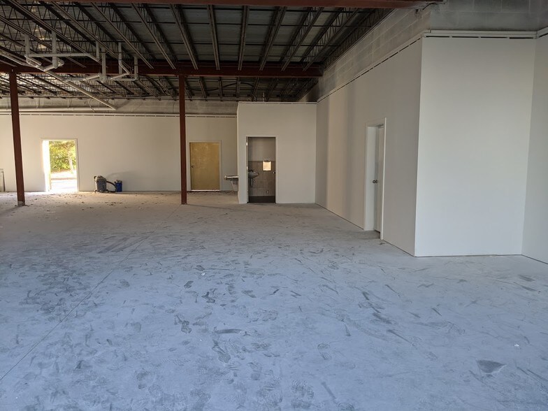 More Photos Of 9999 Brook Rd, Glen Allen Freestanding For Lease