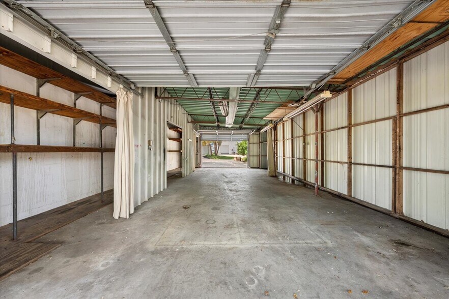 More Photos Of 1901 13th Ave N, Saint Petersburg Distribution For Lease