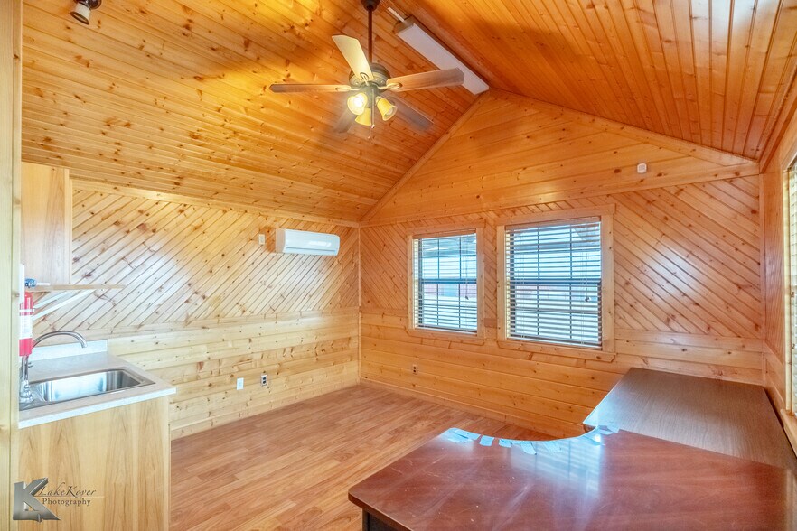 More Photos Of 10027 S Frontage Rd, Clyde Manufacturing For Sale