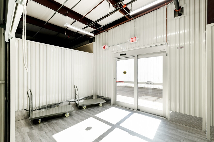 More Photos Of 10915 W Kellogg St, Wichita Freestanding For Lease