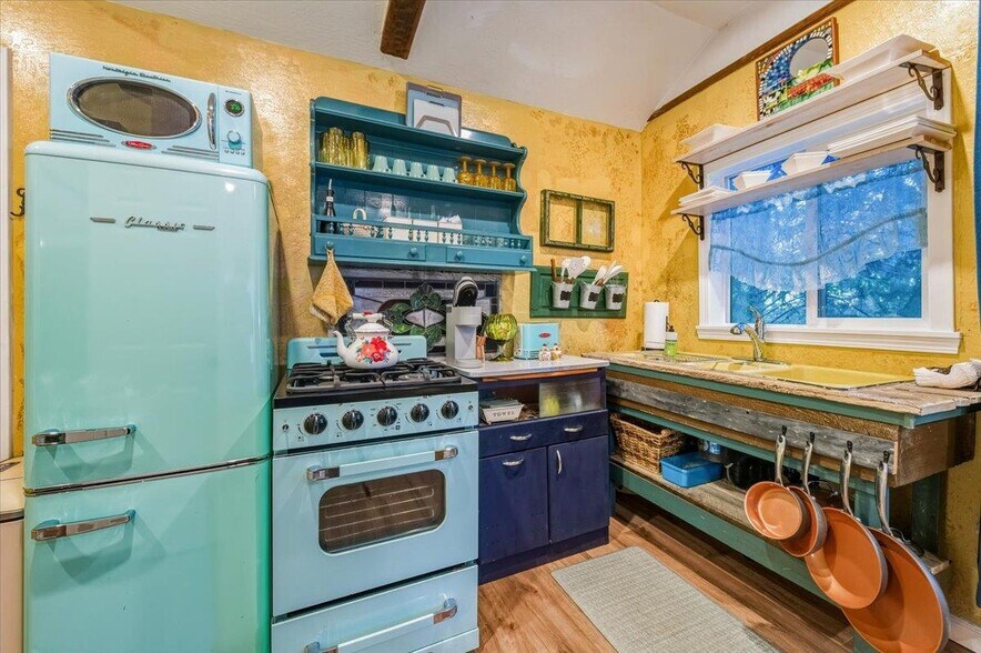 More Photos Of 301-317 S Pine St, Nevada City Hotel For Sale