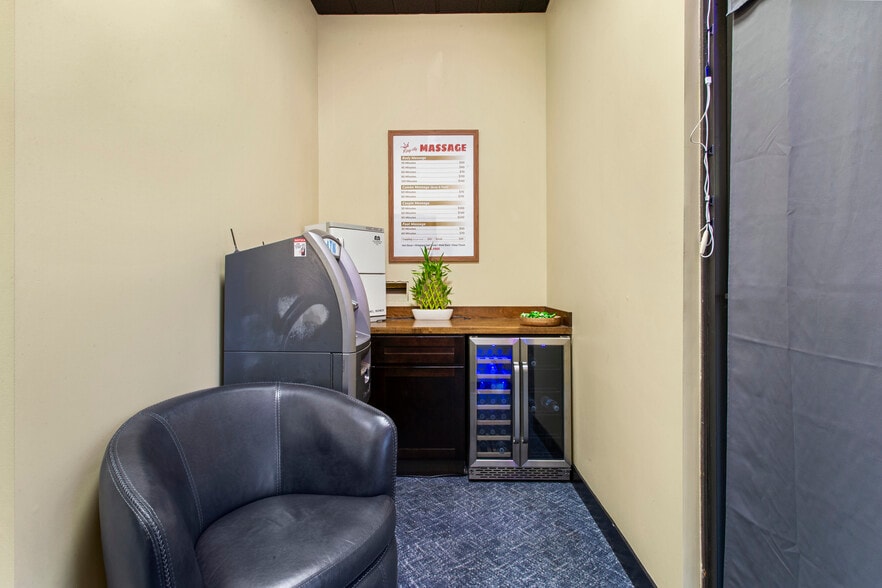 More Photos Of 15390 SW 116th Ave, Portland Medical For Sale