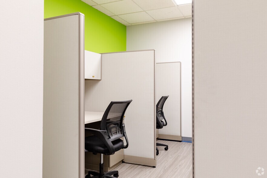 More Photos Of 1835 Rohlwing Rd, Rolling Meadows Unknown For Lease