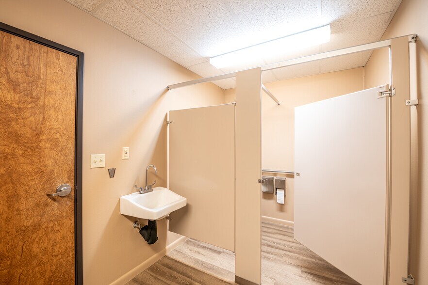 More Photos Of 1313 S Saint Francis Dr, Santa Fe Healthcare For Lease