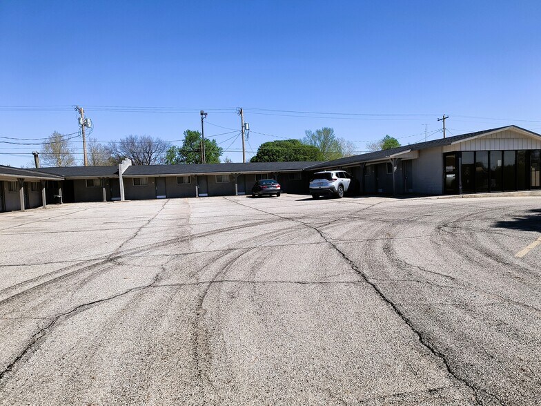 More Photos Of 123 E 14th St, Larned Hotel For Sale