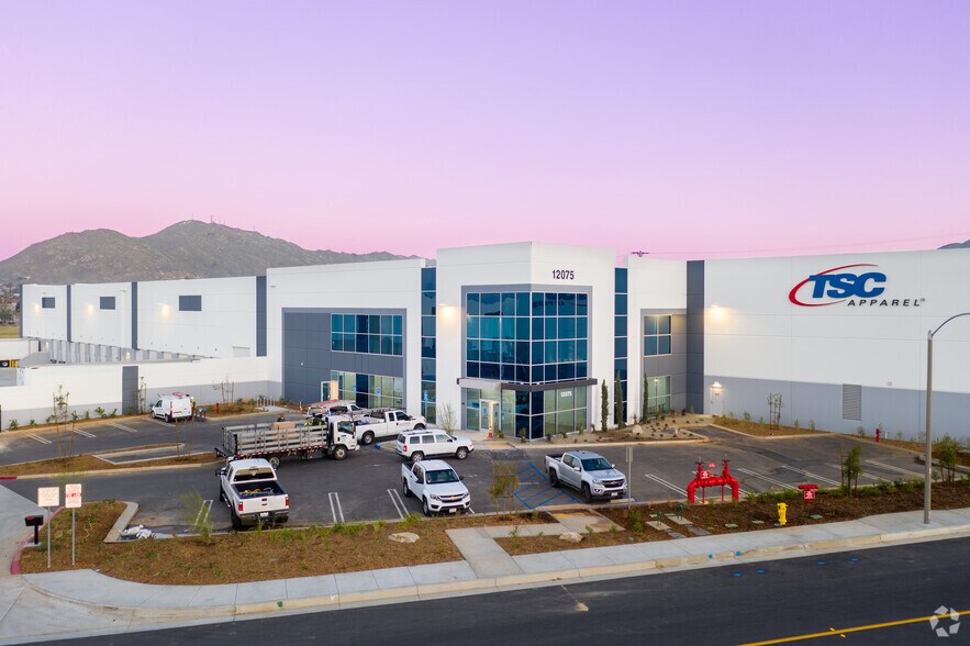 More Photos Of 12075 Davis St, Moreno Valley Warehouse For Lease