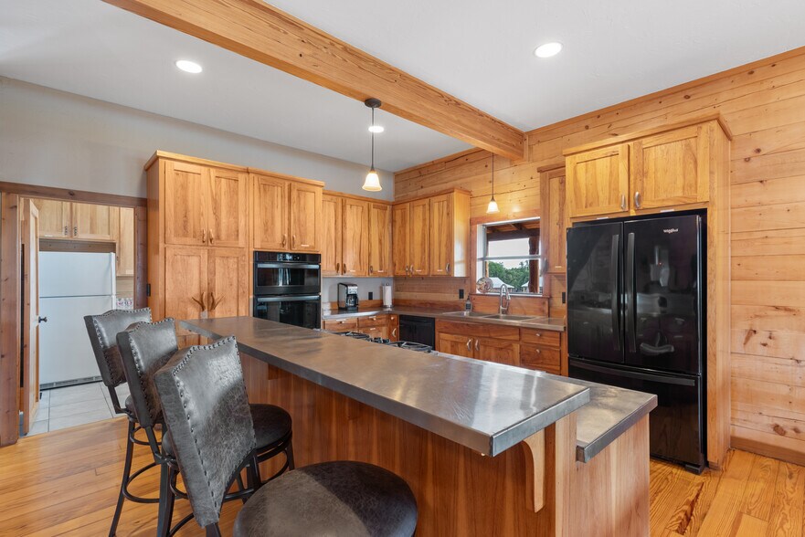 More Photos Of 3607 Lone Man Mountain Rd, Wimberley Hotel For Sale