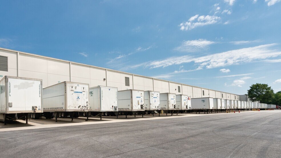 More Photos Of 1200 Oakley Industrial Blvd, Fairburn Warehouse For Lease