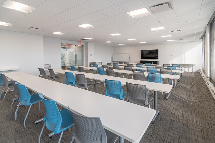 More Photos Of 3701 Algonquin Rd, Rolling Meadows Office For Lease