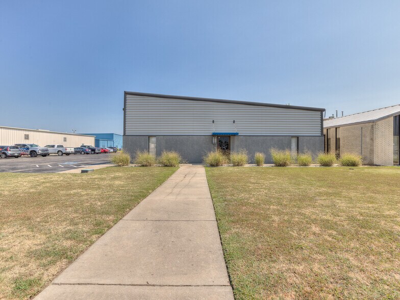 More Photos Of 2845 Broce Dr, Norman Office For Sale