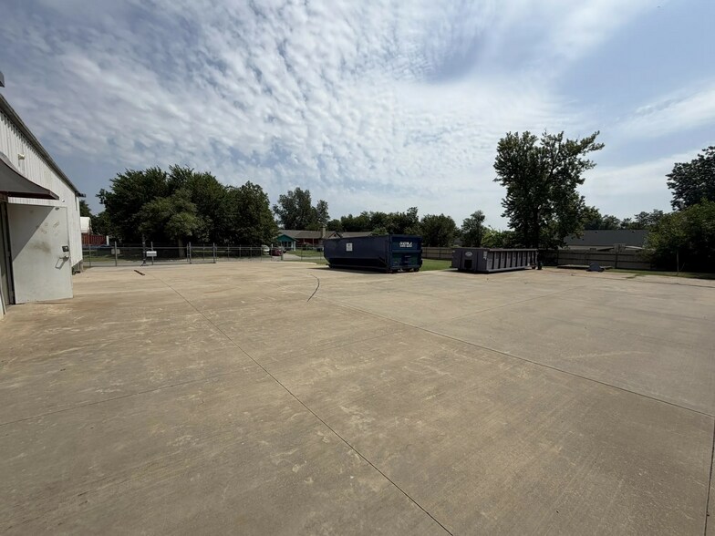 More Photos Of 108 SE 24th St, Oklahoma City Warehouse For Lease