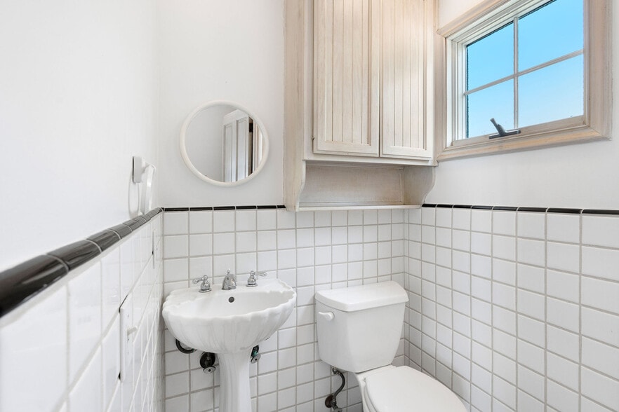 More Photos Of 232 29th St, Manhattan Beach Multifamily For Sale