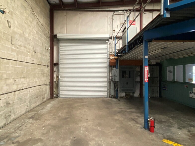 More Photos Of 5110 S Westshore Blvd, Tampa Warehouse For Lease