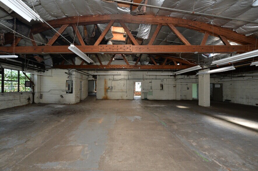 More Photos Of 45 S Broad St, Ridgewood Storefront For Lease
