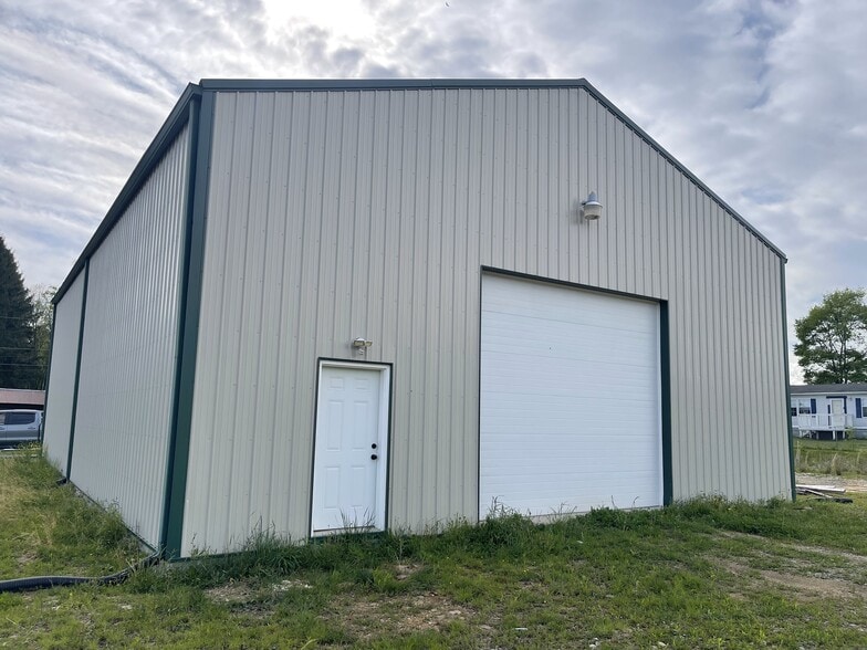 Primary Photo Of 21319 N Preston Hwy, Bruceton Mills Flex For Sale