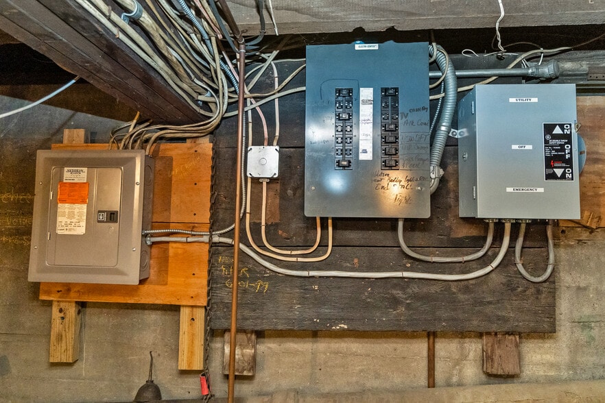 More Photos Of 6712 Main St, Martins Creek Service Station For Sale