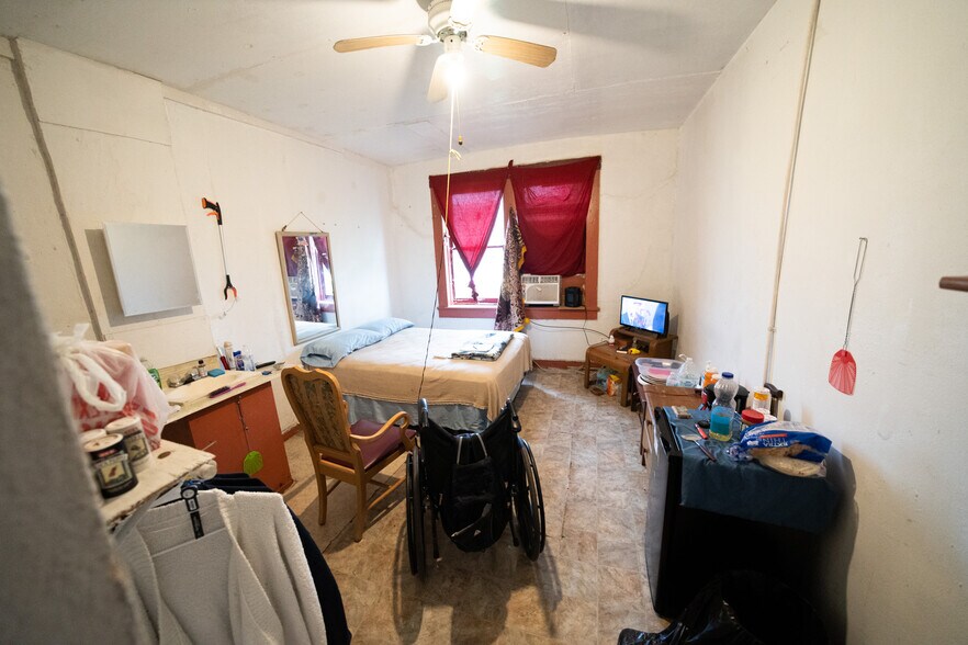 More Photos Of 601 E Avenue A, Robstown Hotel For Sale