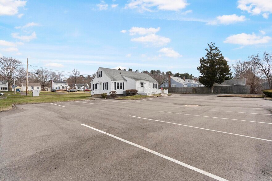 More Photos Of 128 Saltonstall Pky, East Haven Medical For Sale