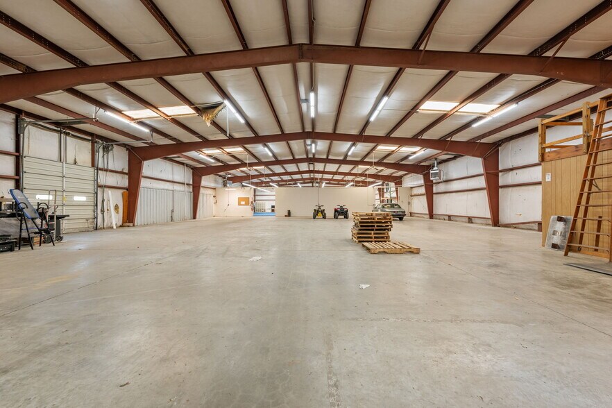 More Photos Of 2245 A Air Park Dr, Burlington Warehouse For Lease