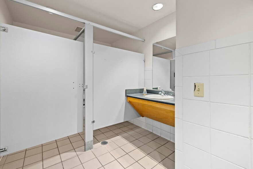 More Photos Of 4240 S Lees Summit Rd, Independence Office For Lease