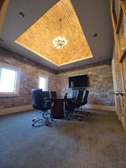 More Photos Of 1525 Country Club Pky, Elkhorn Showroom For Sale