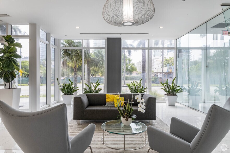 More Photos Of 3050 Biscayne Blvd, Miami Office For Lease