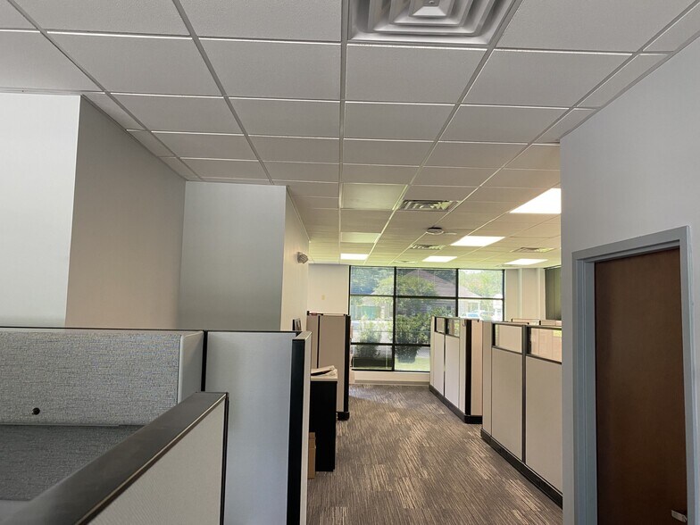 More Photos Of 25 Chatham Ctr S, Savannah Office Residential For Lease