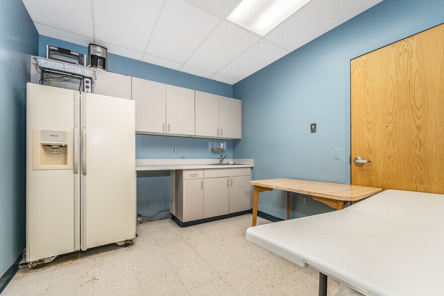 More Photos Of 320 S Main St, Phillipsburg Medical For Lease