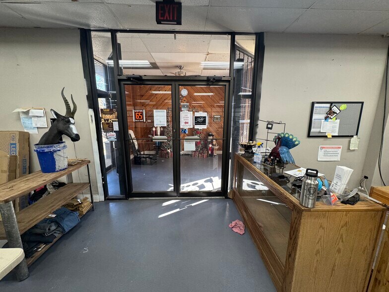 More Photos Of 990 N Daleville Ave, Daleville Warehouse For Sale