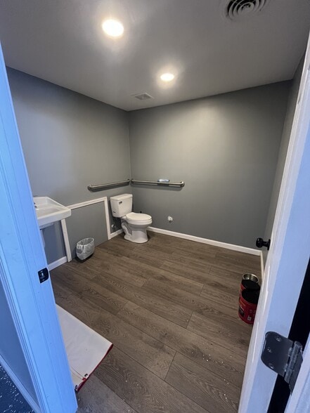 More Photos Of 37930 2nd St, Willoughby Freestanding For Sale