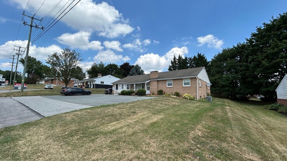 More Photos Of 825 Edgewood Rd, York General Retail For Sale