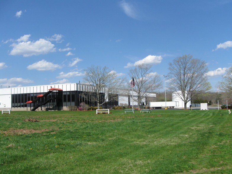 More Photos Of 385 Long Hill Rd, Guilford Warehouse For Lease