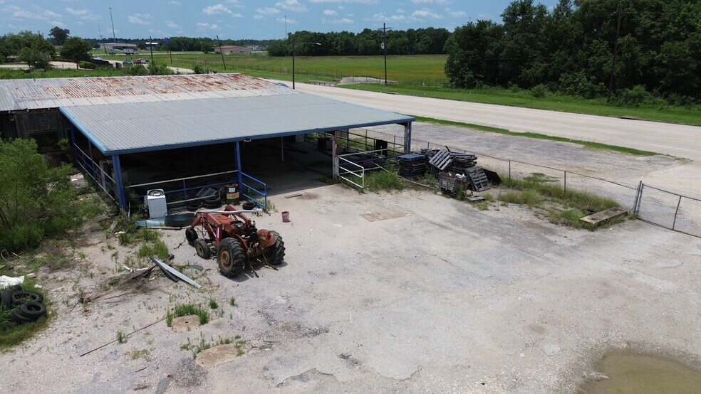 More Photos Of 3999 S 11th St, Beaumont Light Manufacturing For Sale