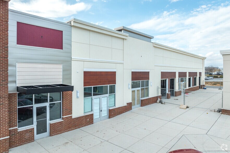 More Photos Of 122-150 Cranbrook Rd, Cockeysville Unknown For Lease