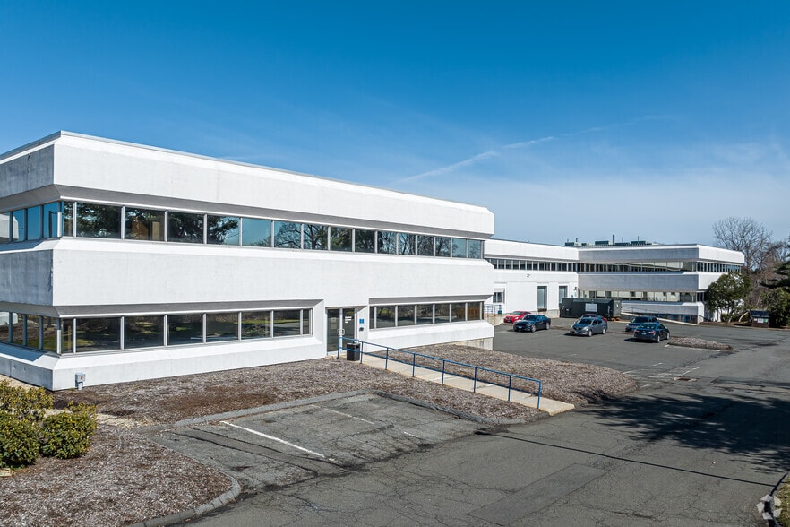 More Photos Of 80 Lamberton Rd, Windsor Office For Lease