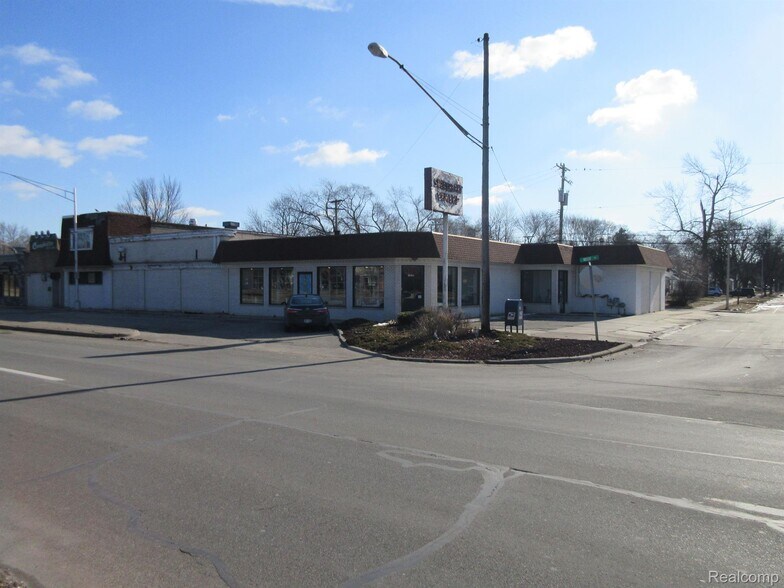 More Photos Of 19200 Kelly Rd, Detroit Restaurant For Sale